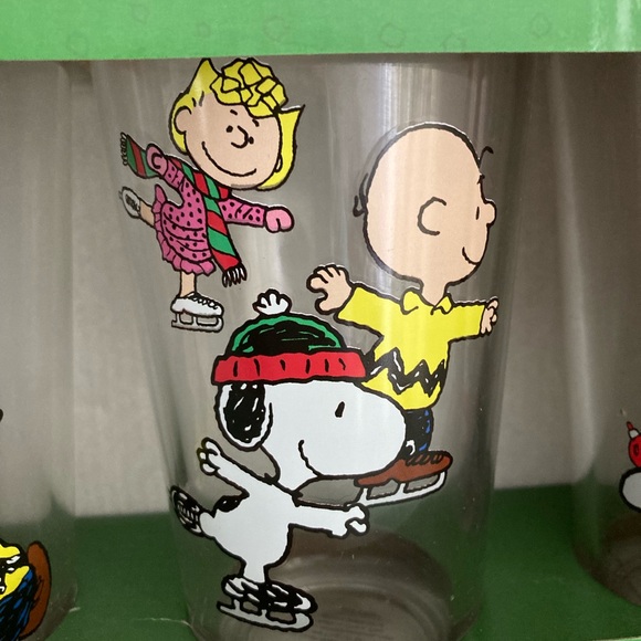 Peanuts 4-pc Glass Set - Picture 8 of 10